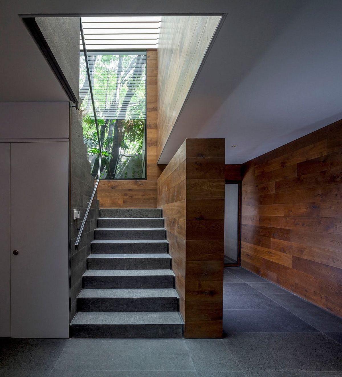 Stairwell-of-the-home-also-ushers-in-natural-light.jpg