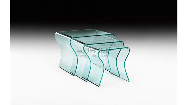 charlotte tris 角几