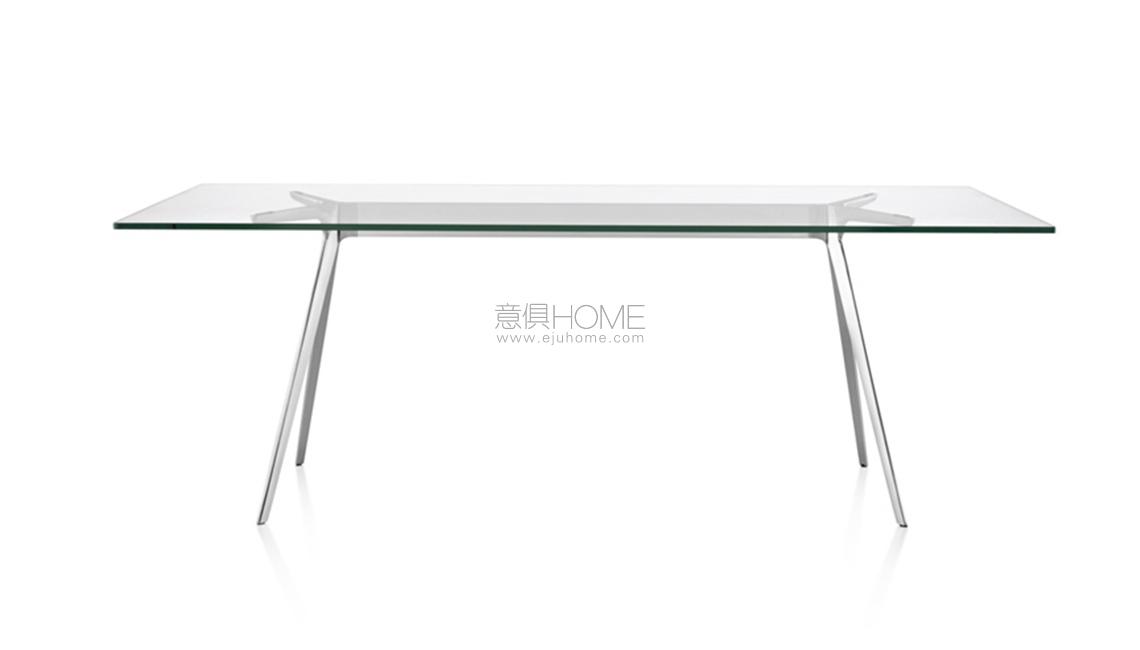 Baguette Table 桌子