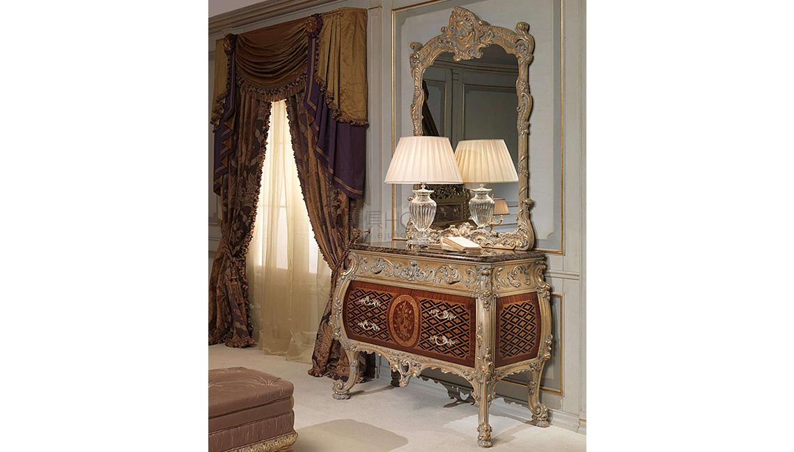 Classic chest of drawers Louis XV style 边柜