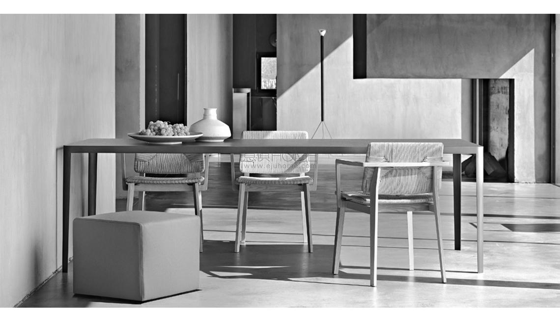 LOOSE FURNITURE 办公桌